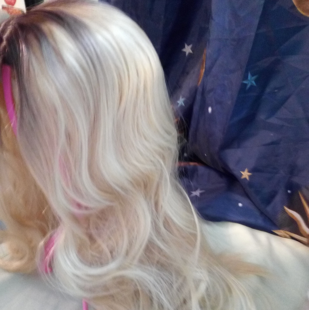 28" SYNTHETIC HONEY BLONDE WIG
